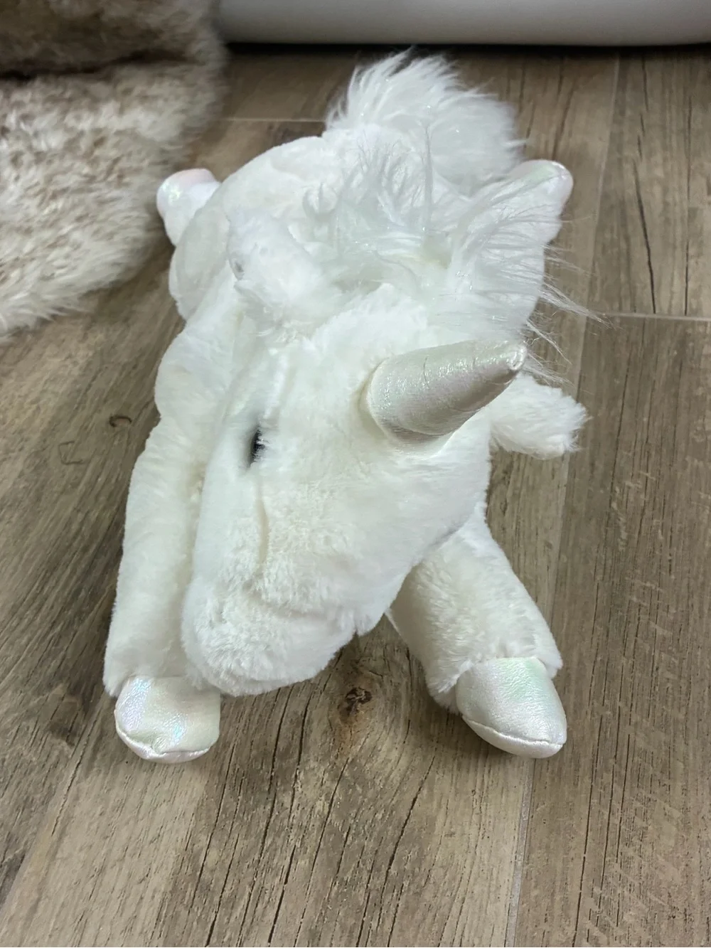 FAO Schwarz White Unicorn Plush Stuffed Animal 22” Iridescent Horn & Hooves